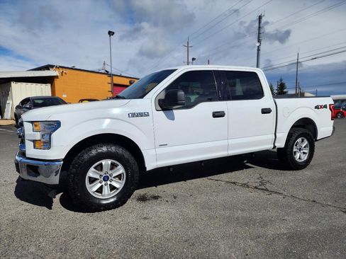 Used 2017 Ford F150 XLT w/ Trailer Tow Package image 13
