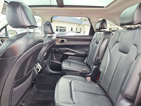 Used 2021 Kia Sorento EX w/ Panoramic Sunroof Package image 28