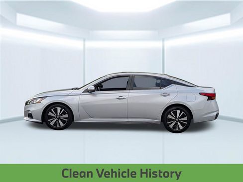 Used 2022 Nissan Altima 2.5 SV FWD image 2