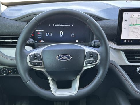 Used 2025 Ford Explorer Active w/ Active Comfort Package image 35