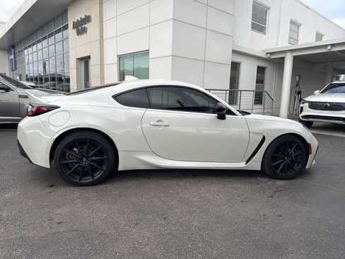 Used 2022 Toyota GR86 Premium image 6