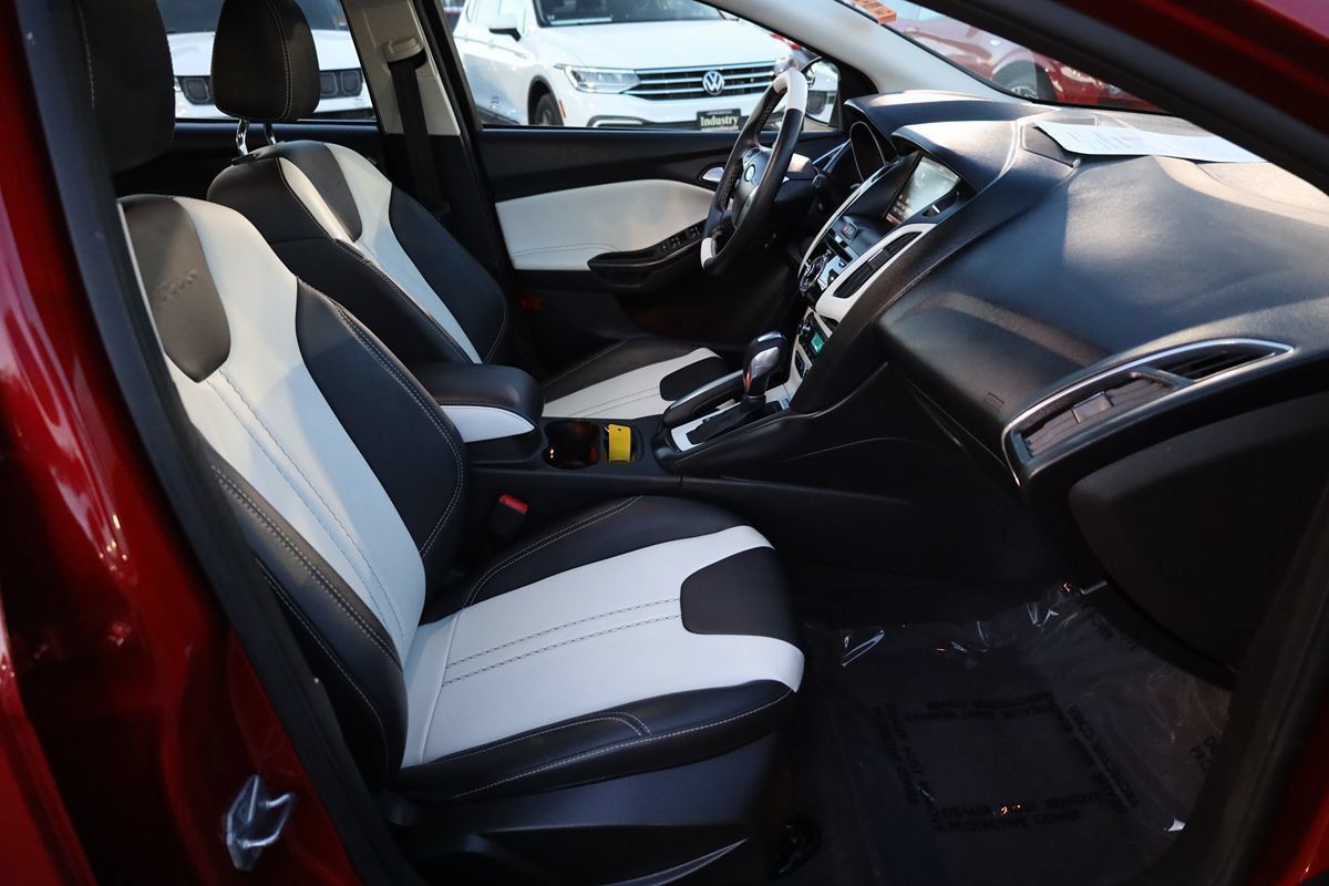 Used 2012 Ford Focus Titanium FWD image 16