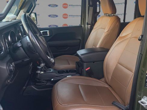 Used 2022 Jeep Wrangler Unlimited Sahara w/ Cold Weather Group image 8