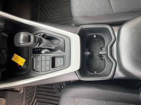 Used 2022 Toyota RAV4 XLE AWD/4WD image 21