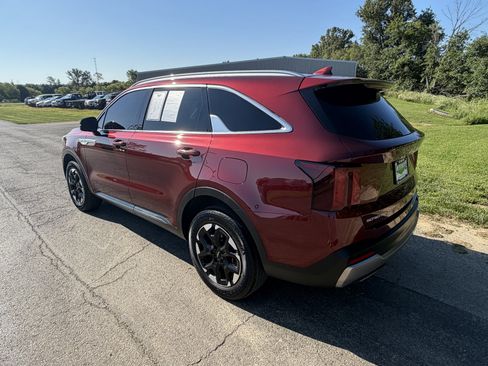 Used 2024 Kia Sorento S AWD/4WD image 4