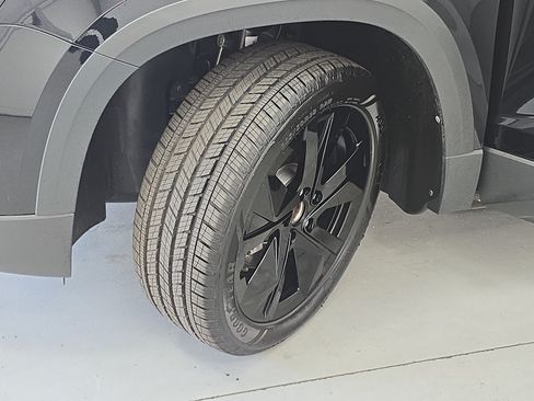 New 2026 Volkswagen Taos SE FWD image 32