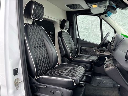 Used 2019 Mercedes-Benz Sprinter 170 w/ Driver Convenience Package image 26