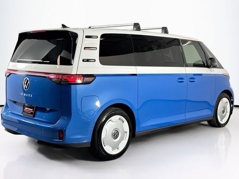 Used 2025 Volkswagen ID. Buzz 1st Edition image 5
