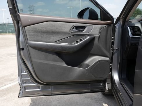 Used 2023 Nissan Rogue S FWD image 17