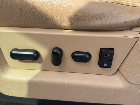 Used 2014 Ford F150 Lariat w/ Equipment Group 502A Luxury AWD/4WD image 14
