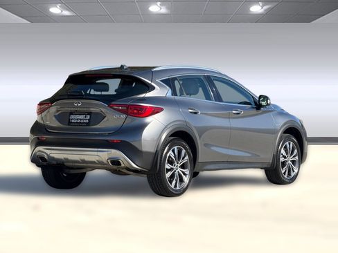 Used 2017 INFINITI QX30 Premium w/ Navigation Package image 8