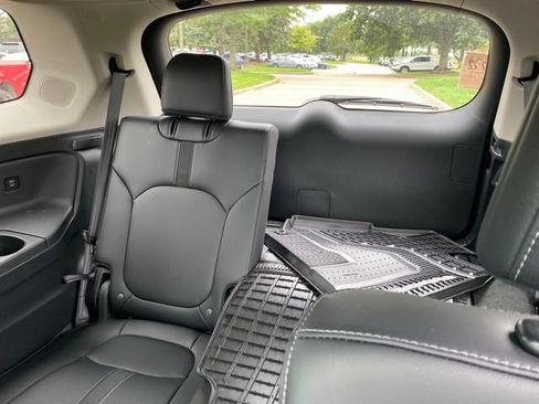 Used 2025 Honda Pilot Touring image 17