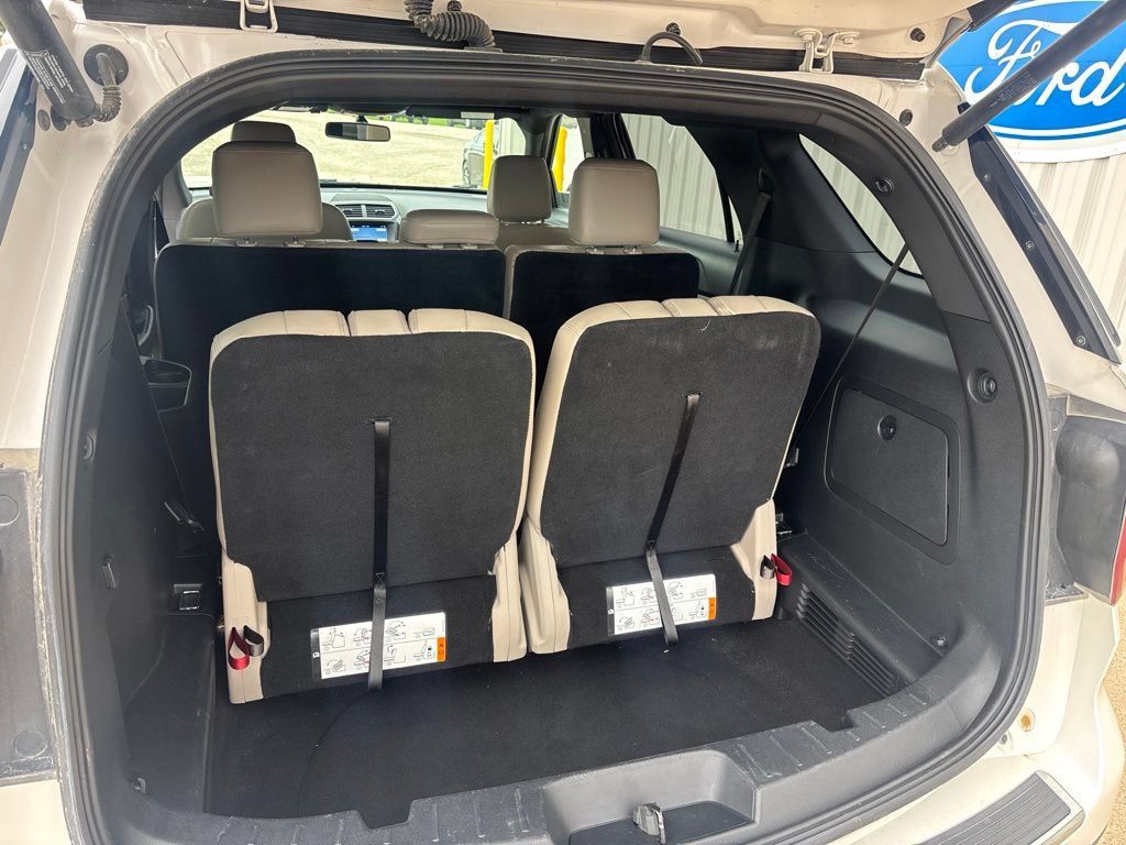 Used 2018 Ford Explorer XLT w/ Equipment Group 202A FWD image 29