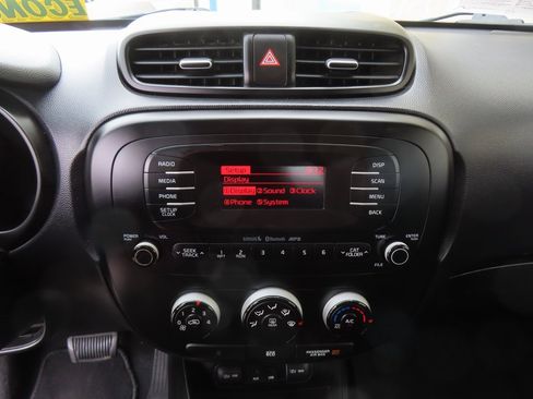 Used 2014 Kia Soul + image 5