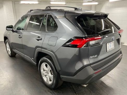 Used 2021 Toyota RAV4 LE image 5