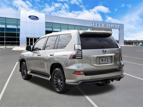 Used 2023 Lexus GX 460 Premium w/ Accessory Package image 3