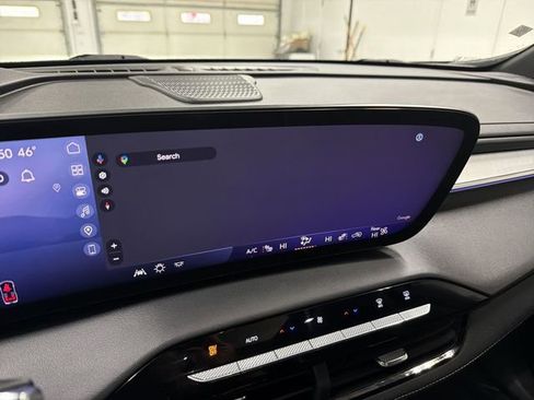Certified 2025 Buick Enclave Avenir AWD/4WD image 28