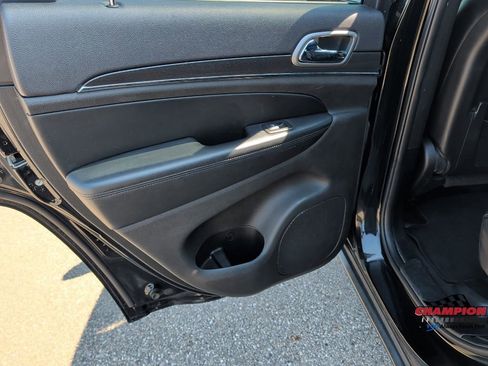 Used 2018 Jeep Grand Cherokee Limited image 15