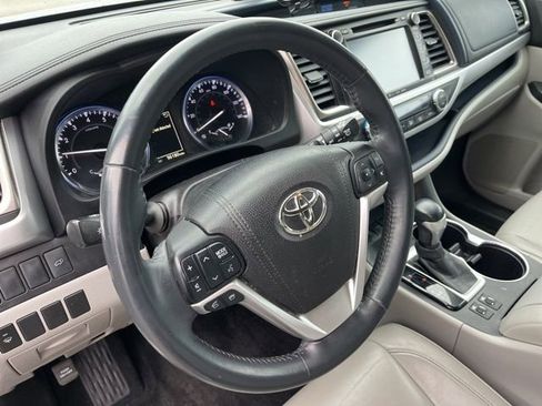 Used 2016 Toyota Highlander XLE image 14