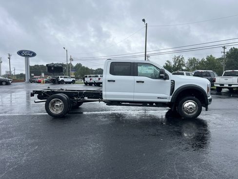 New 2025 Ford F450 XL w/ XL Chrome Package image 4