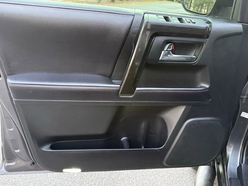 Used 2018 Toyota 4Runner TRD Off-Road image 17