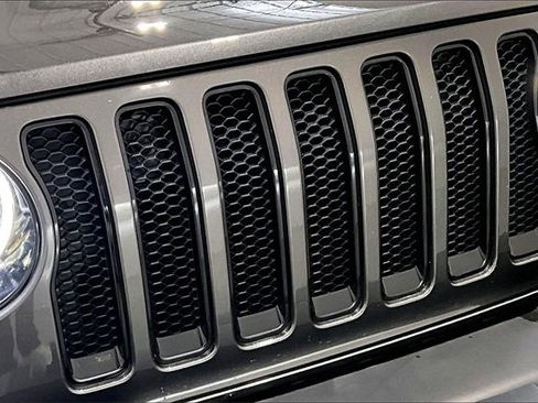 Used 2022 Jeep Wrangler Unlimited Sahara image 30