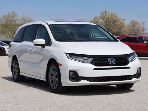 Used 2026 Honda Odyssey Touring image 4