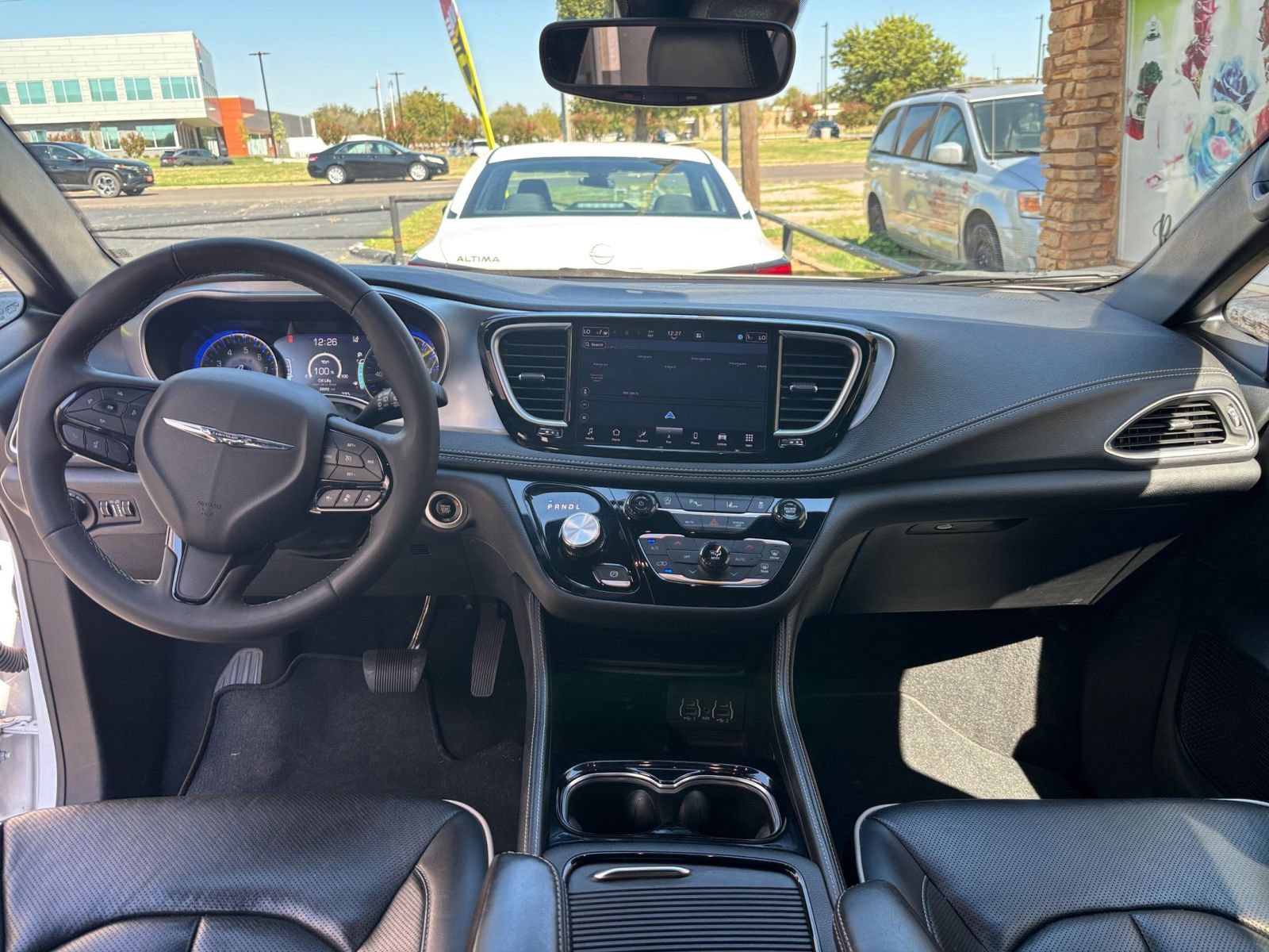 Used 2025 Chrysler Pacifica Limited FWD image 37