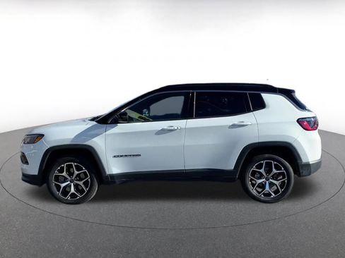 Used 2025 Jeep Compass Limited image 9