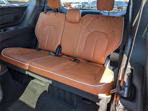 New 2026 Chrysler Pacifica Pinnacle image 28