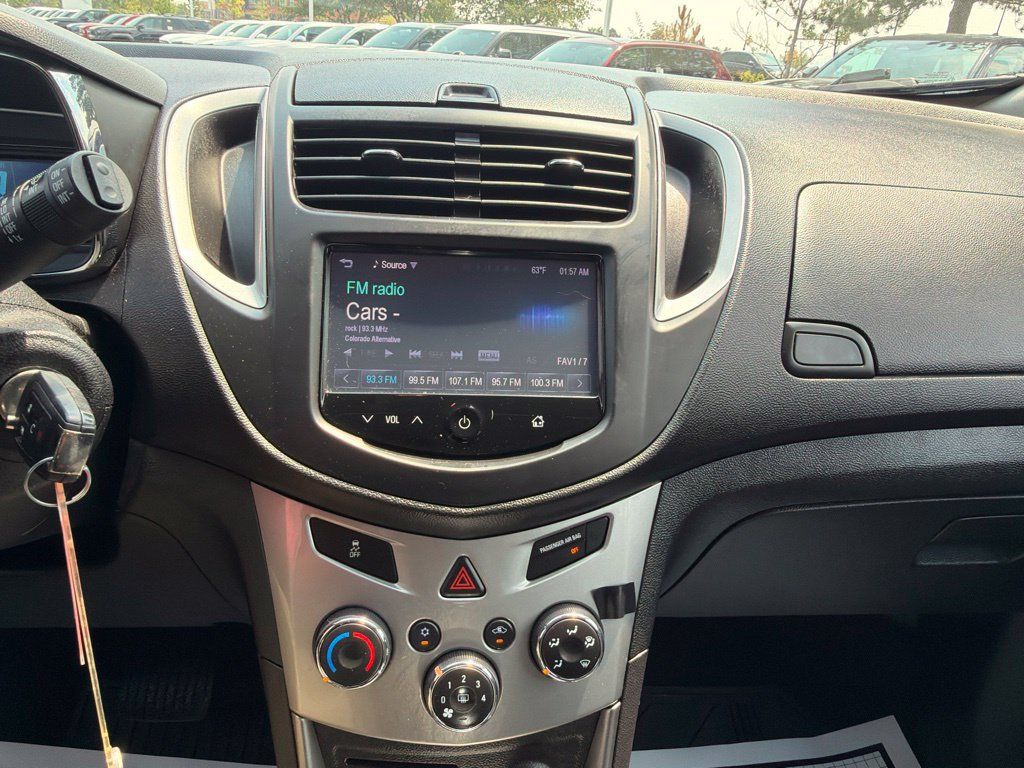 Used 2016 Chevrolet Trax LT w/ LT Sun and Sound Package AWD/4WD image 31