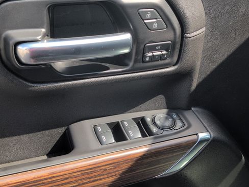 Used 2021 Chevrolet Silverado 1500 High Country w/ Technology Package image 17