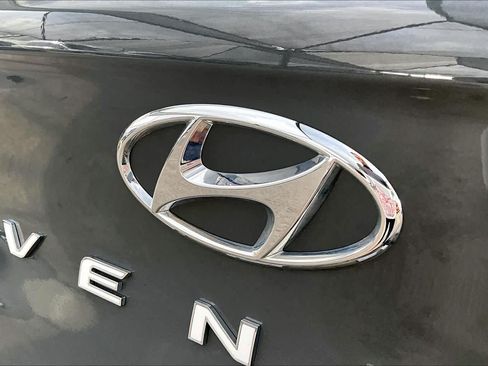 Used 2025 Hyundai Venue SEL FWD image 10