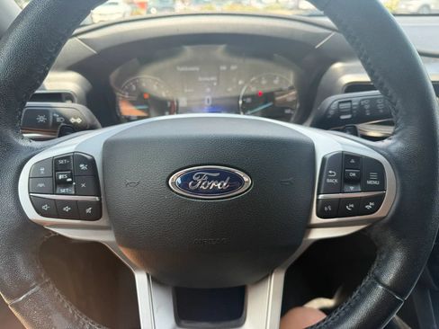 Used 2021 Ford Explorer Limited w/ Equipment Group 301A AWD/4WD image 8