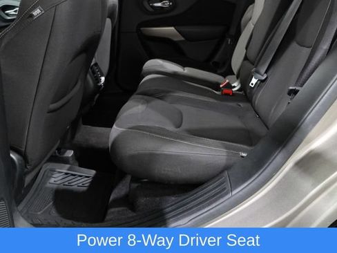 Used 2017 Jeep Cherokee Latitude w/ Safety/Convenience Group AWD/4WD image 11