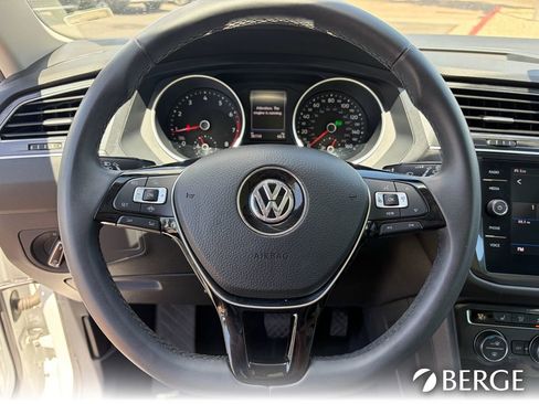 Used 2020 Volkswagen Tiguan SE w/ Panoramic Sunroof Package AWD/4WD image 15