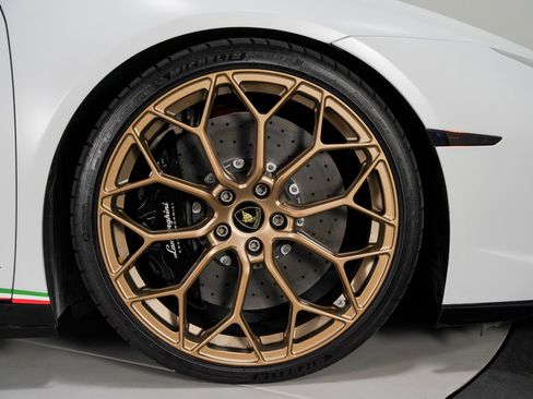 Used 2018 Lamborghini Huracan Performante AWD/4WD image 30