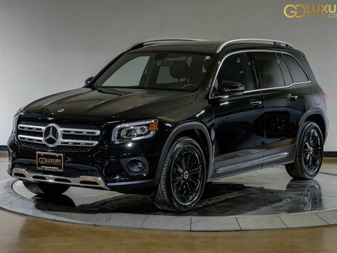 Used 2023 Mercedes-Benz GLB 250 4MATIC w/ Premium Package image 8