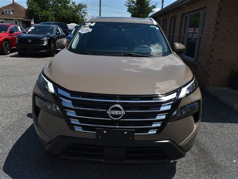 Used 2024 Nissan Rogue SV w/ SV Premium Package AWD/4WD image 8