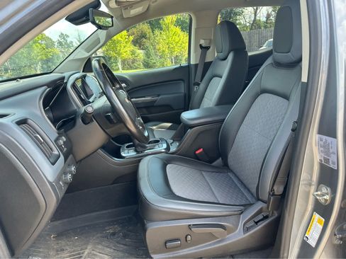 Used 2022 Chevrolet Colorado Z71 w/ Safety Package AWD/4WD image 9