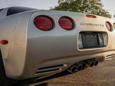 Used 2004 Chevrolet Corvette Z06 w/ Memory Package RWD image 41