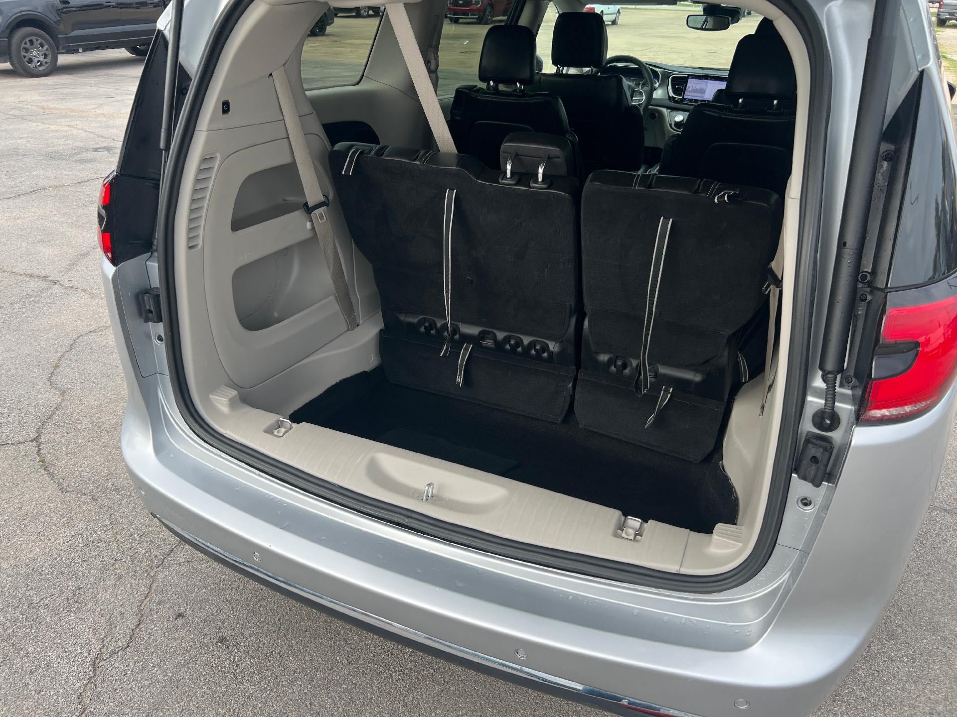 Used 2024 Chrysler Pacifica Touring-L FWD image 26