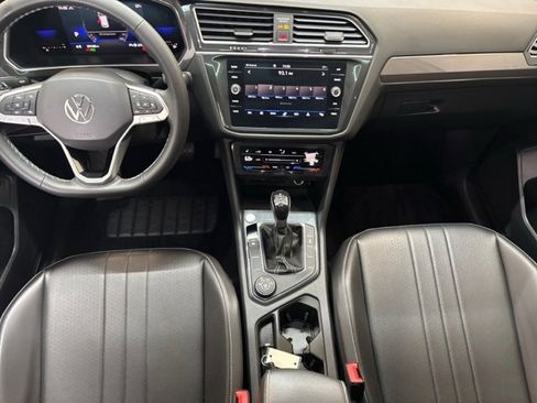 Certified 2022 Volkswagen Tiguan SE w/ Panoramic Sunroof Package image 19