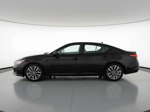 Used 2025 Nissan Altima 2.5 SV image 5