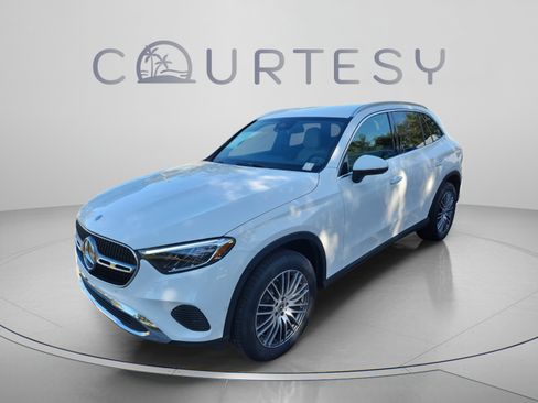 Used 2026 Mercedes-Benz GLC 300 image 1
