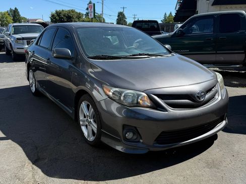 Used 2013 Toyota Corolla S w/ Premium Complete Pkg FWD image 2