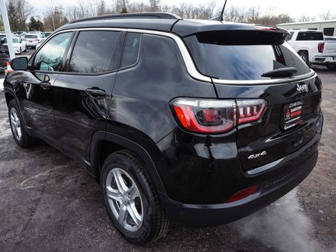 Used 2024 Jeep Compass Latitude image 4