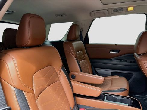 Used 2022 Nissan Pathfinder Platinum w/ Cargo Package FWD image 29