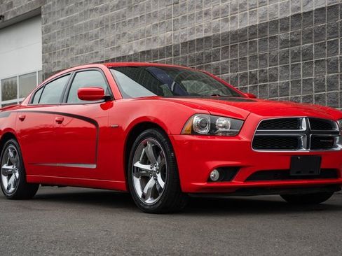Used 2014 Dodge Charger R/T w/ Wheels & Tunes Group image 2