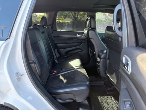 Used 2021 Jeep Grand Cherokee Laredo X AWD/4WD image 16